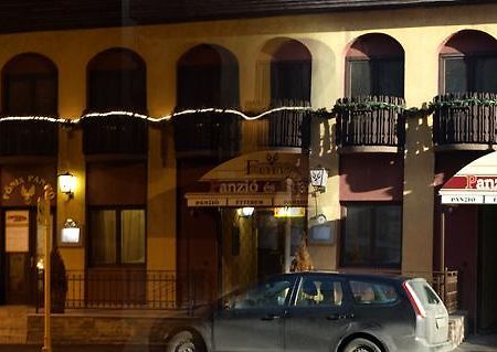 Fonix Panzio Hotel Papa Bagian luar foto