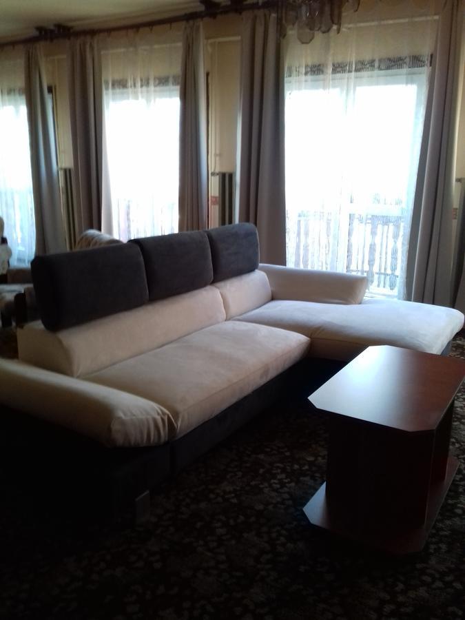 Fonix Panzio Hotel Papa Bagian luar foto