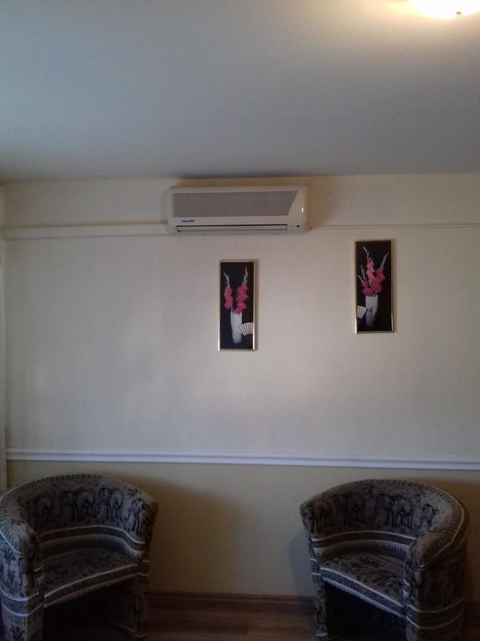 Fonix Panzio Hotel Papa Bagian luar foto