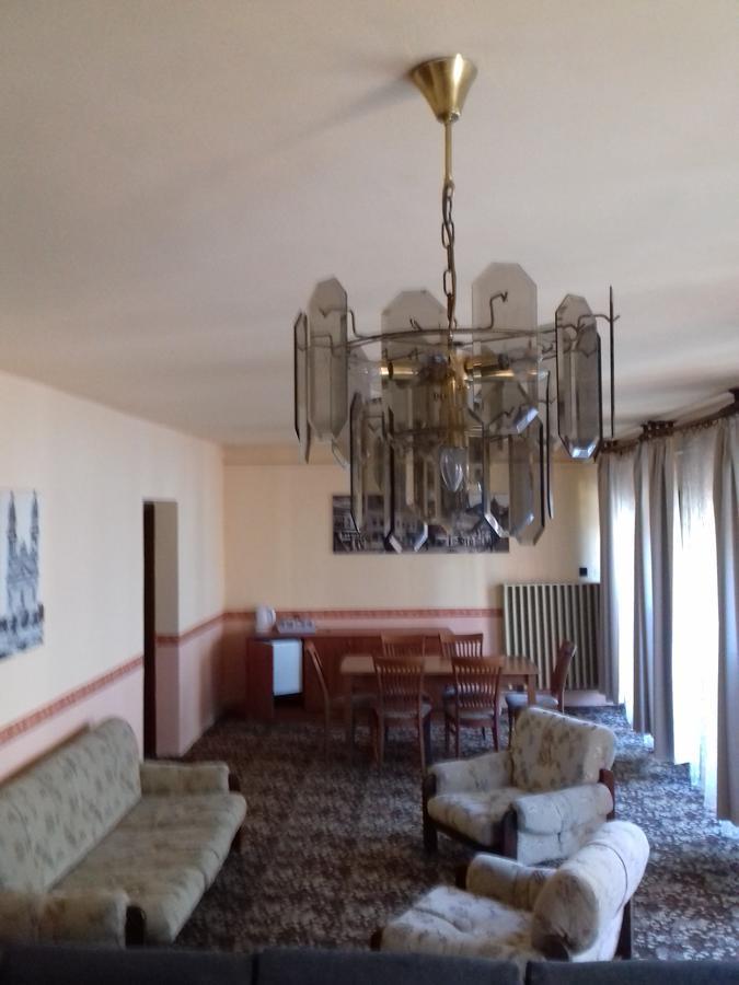 Fonix Panzio Hotel Papa Bagian luar foto