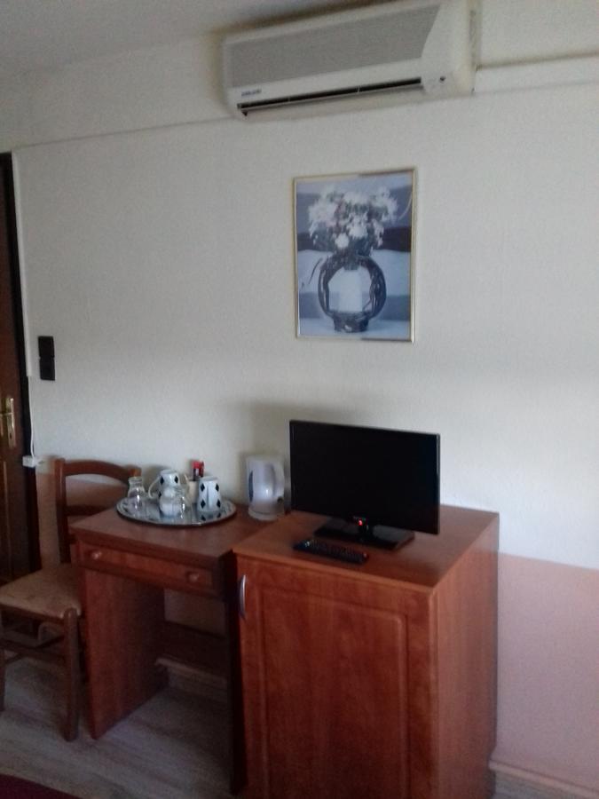 Fonix Panzio Hotel Papa Bagian luar foto