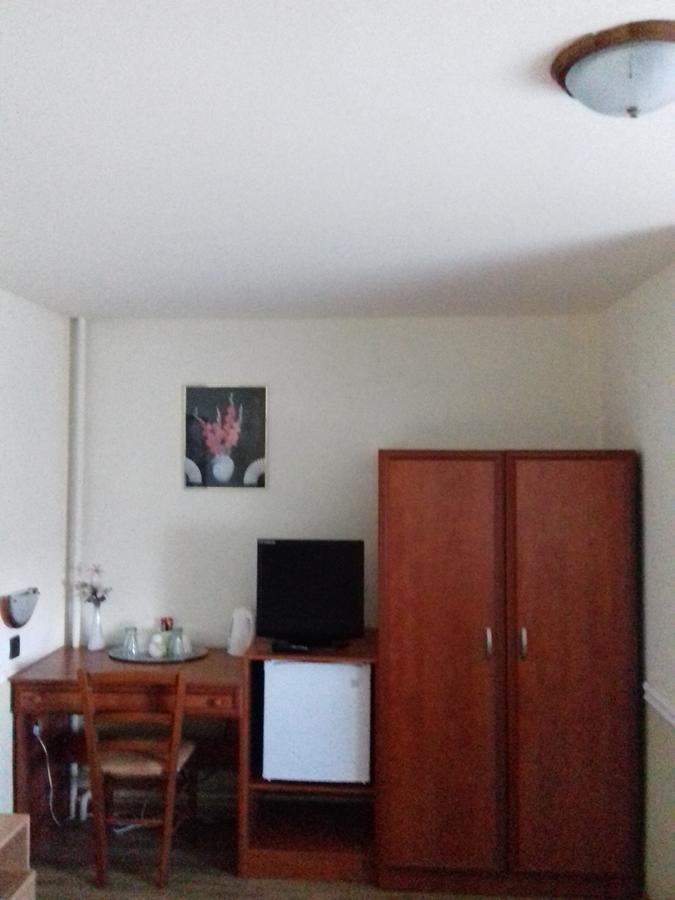 Fonix Panzio Hotel Papa Bagian luar foto