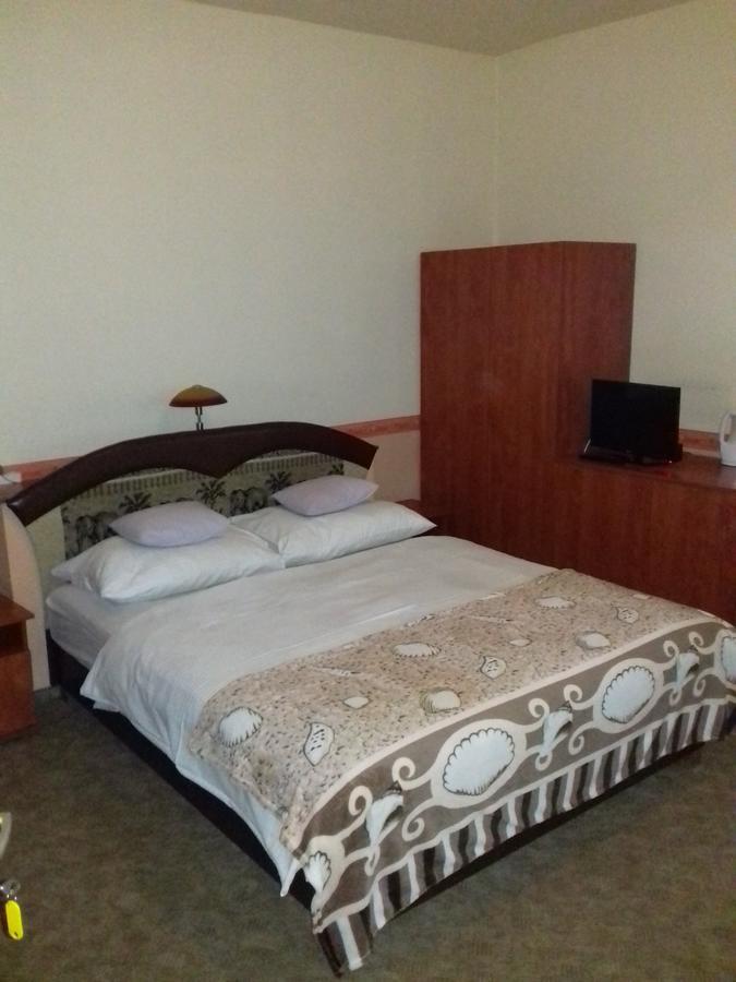 Fonix Panzio Hotel Papa Bagian luar foto