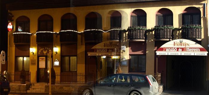 Fonix Panzio Hotel Papa Bagian luar foto