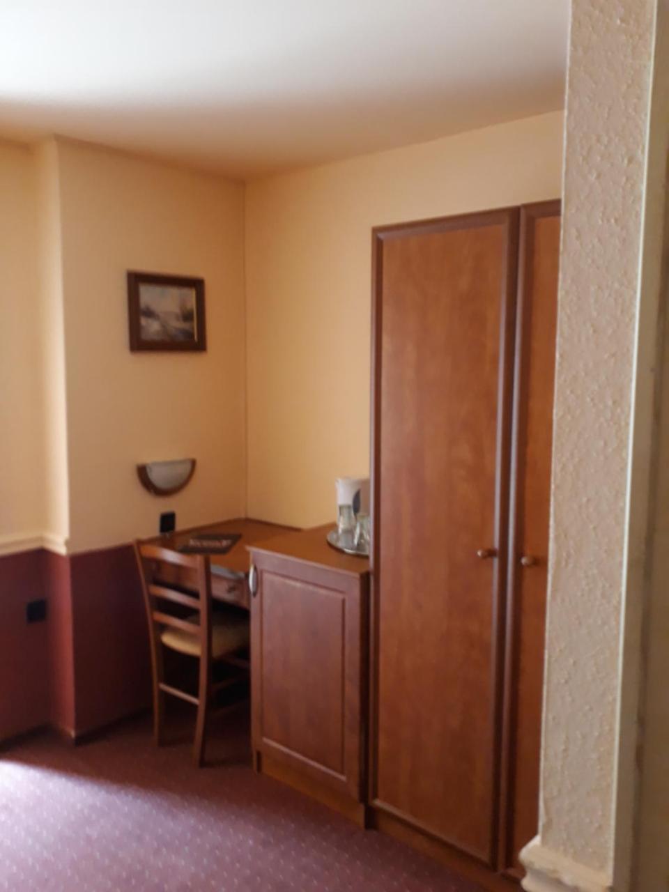 Fonix Panzio Hotel Papa Bagian luar foto